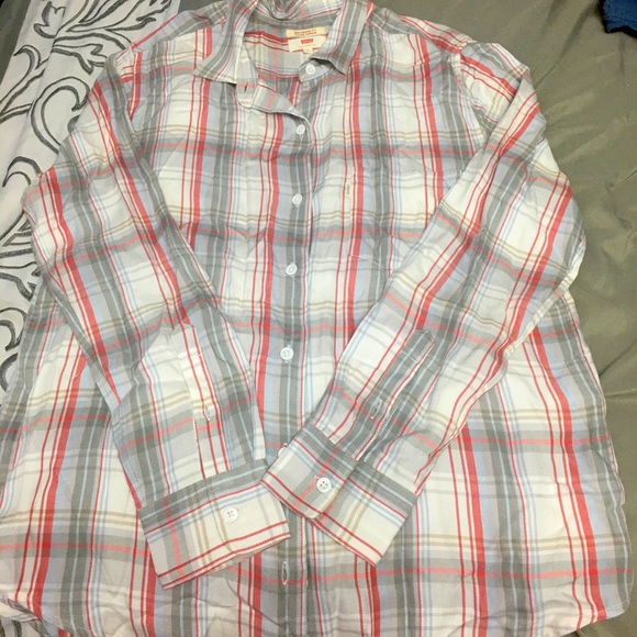 Levi’s Boyfriend Style Shirt in Plaid - Picture 1 of 4